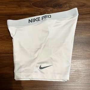 NIKE PROS COMPRESSION SHORTS 🤍🩶
